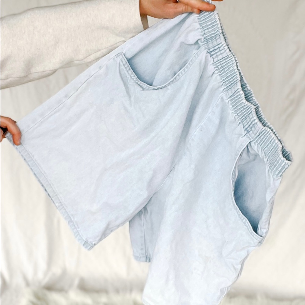 Sold on Insta shop 🤍 Vintage Cascade Blues light wash mom shorts. - Picture 1 of 3